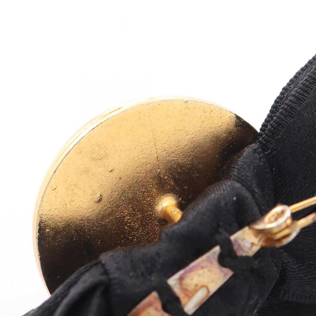 Ribbon Medallion Brooch Metal Black and Gold Tone